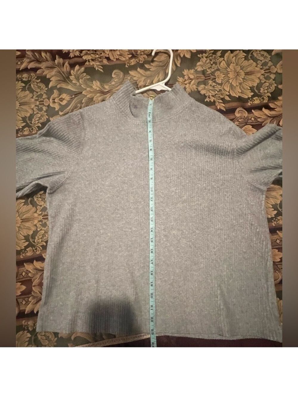 CATALINA Long Sleeved Sweater. size: SMALL. Really comfy and warm. - Picture 4 of 4